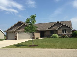 W7128 Glen Valley Dr, Greenville, WI 54942