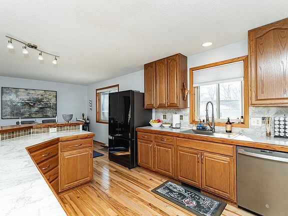 5th image of 1012 7th Ave NW