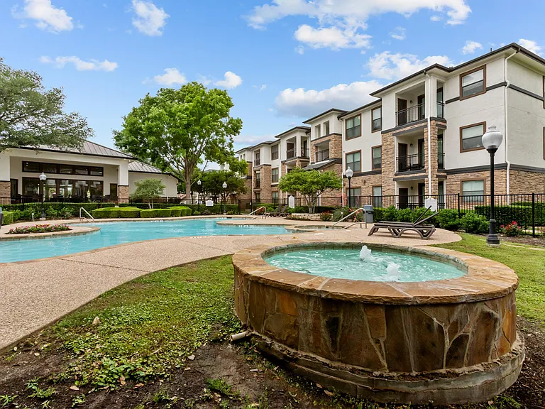 PECAN POINTE — Photo 16