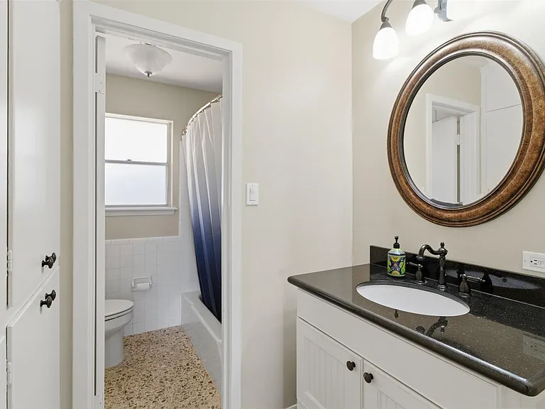 2310 Droxford Dr — Photo 16