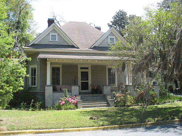 1st image of 110 W Mary St