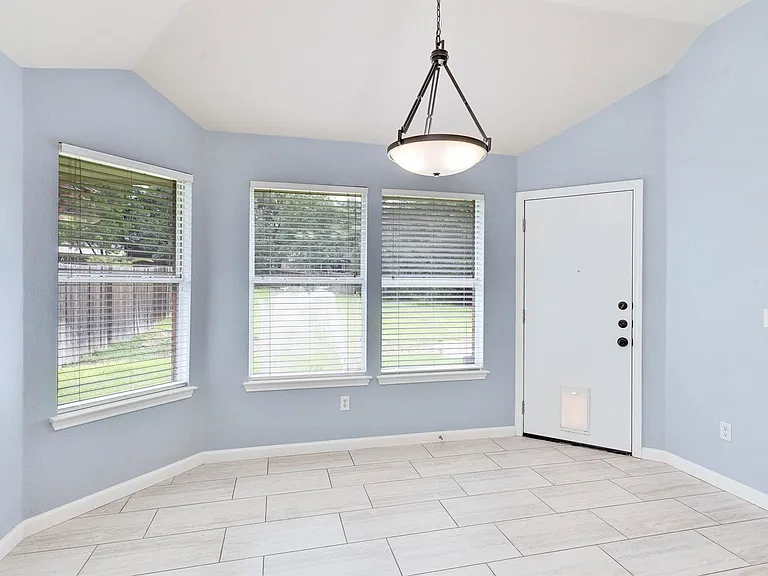 6412 Convict Hill Rd — Photo 8