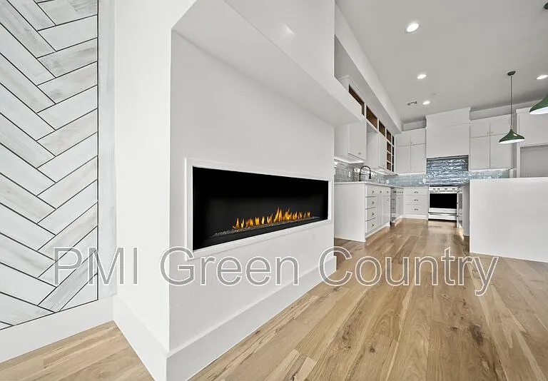 118 E Elgin St — Photo 6