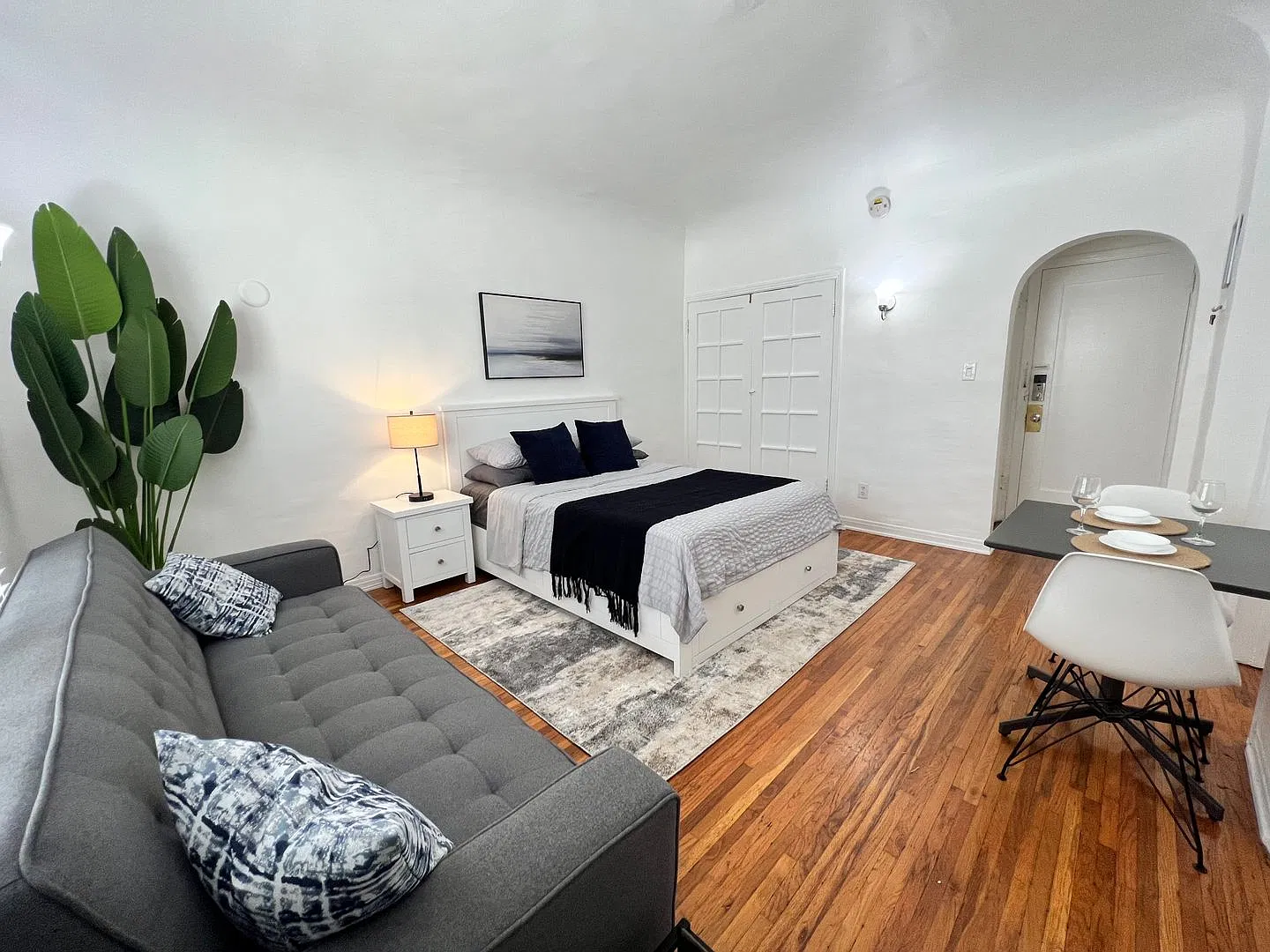 660 S. Cloverdale Ave. — Photo 2