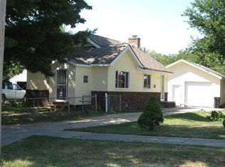 1137 Glenny Ave, Waterloo, IA 50702