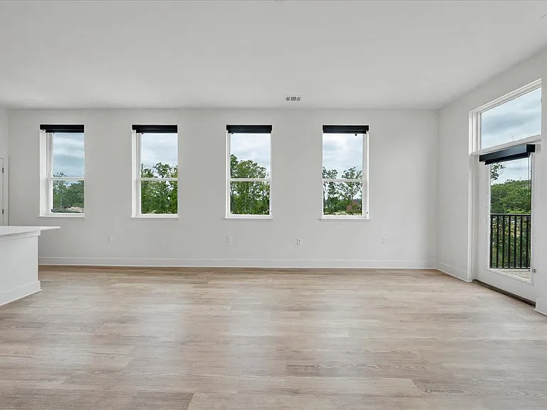 Luxe 360 on Centerpointe — Photo 15