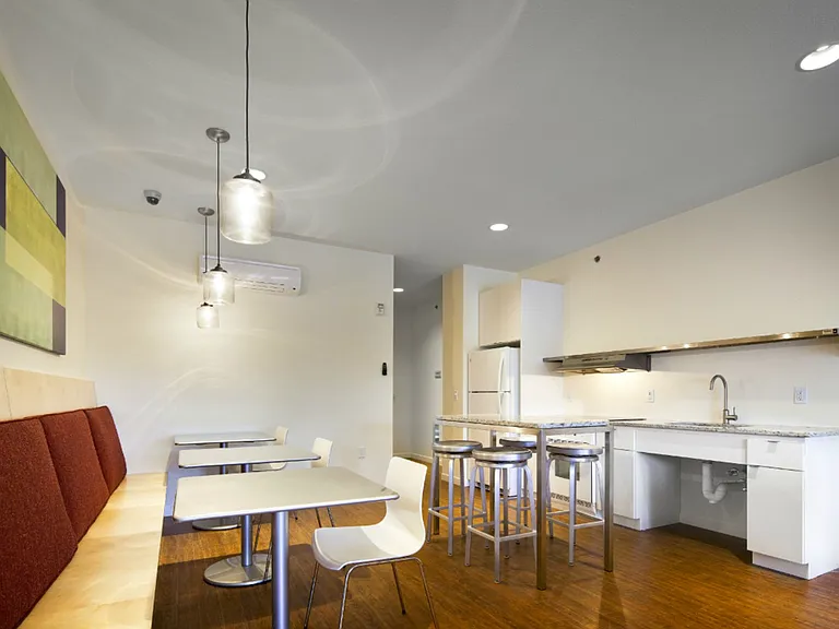Parkway West Apartments — Photo 1