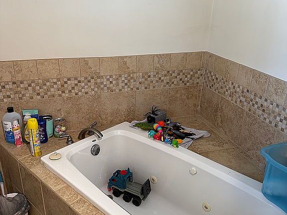 4th image of 3983 Daybrook Rd