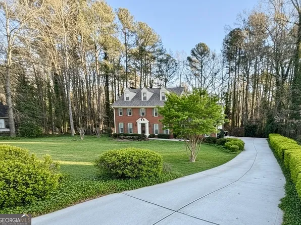 355 Dix Lee On Dr, Fayetteville, GA 30214