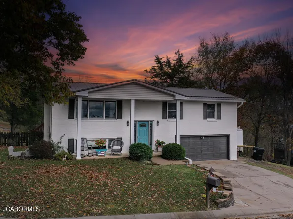 1733 Roberts St, Holts Summit, MO 65043