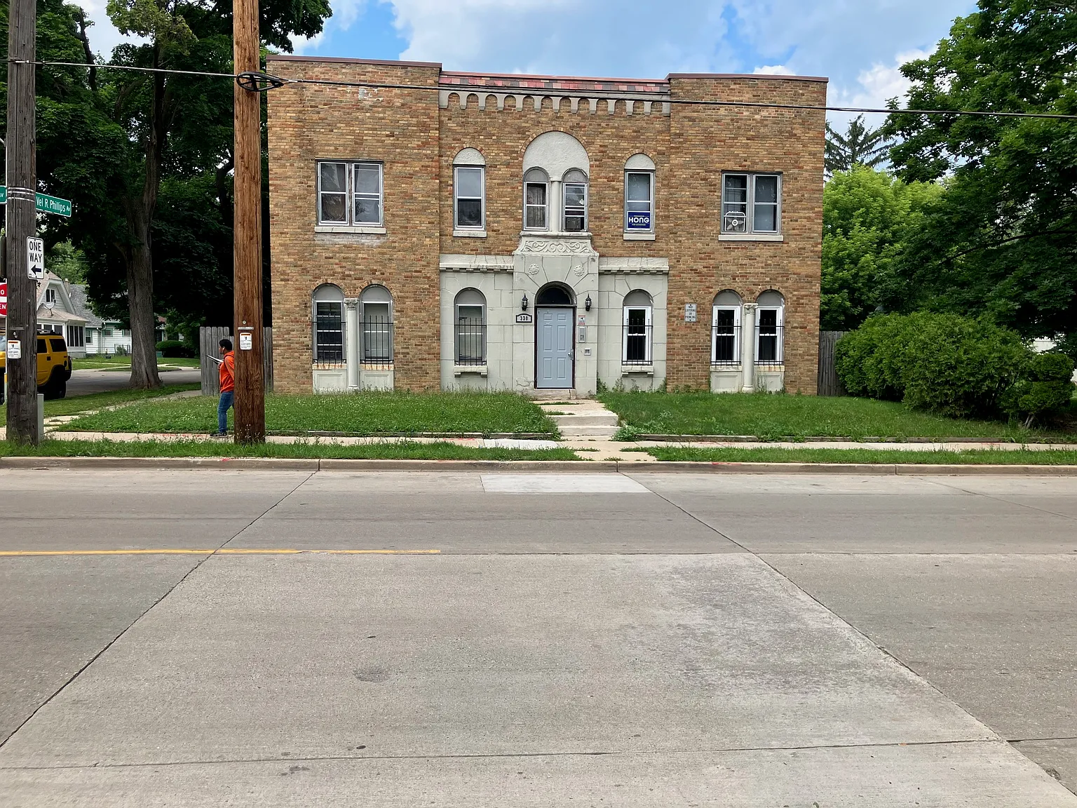 330 West Keefe Avenue - 2 — Photo 2