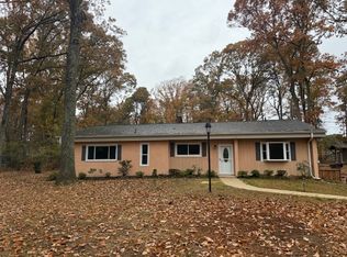 190 Lake Shore Dr, Pasadena, MD 21122