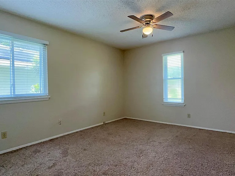 1213 Kenyon Dr — Photo 13
