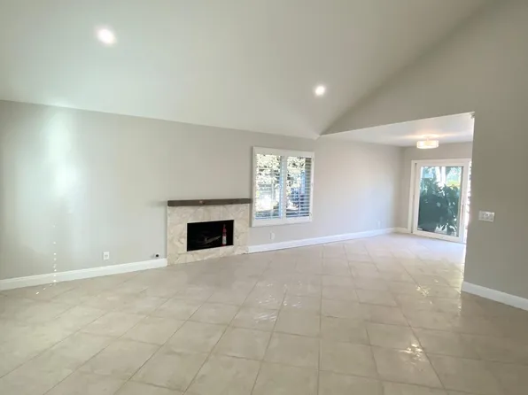 7 Wintergreen St, Irvine, CA 92604