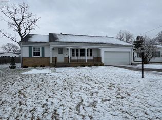 402 Meadow Ln, Sandusky, OH