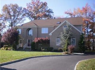 1 Golden Valley Dr, North Brunswick, NJ 08902