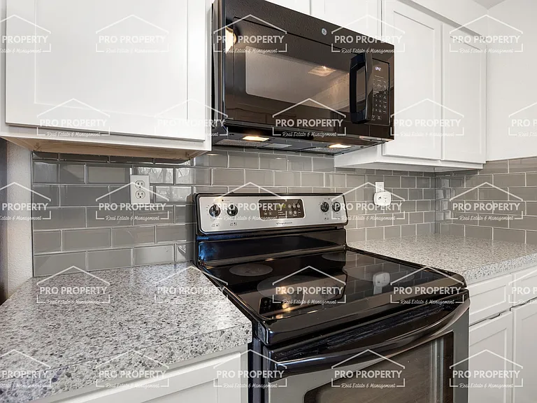 706 W 47th St — Photo 15