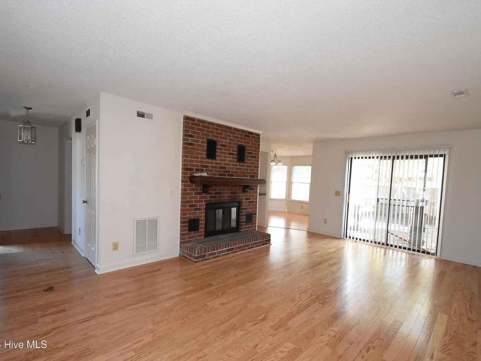 3 bed, 2.5 bath, $1,500 — Photo 3