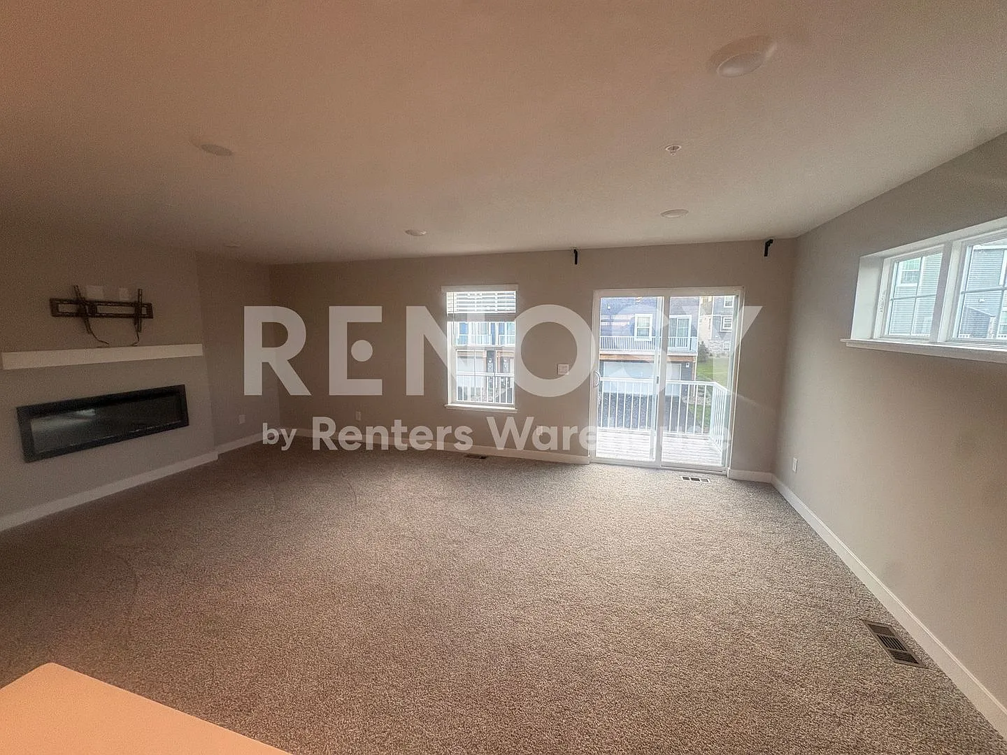 Spacious 3 Bed, 2.5 Bath Townhome in a Great Location — Photo 3