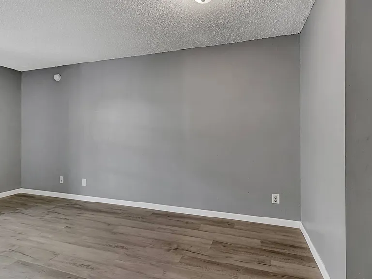 Greenbriar Apartments — Photo 25