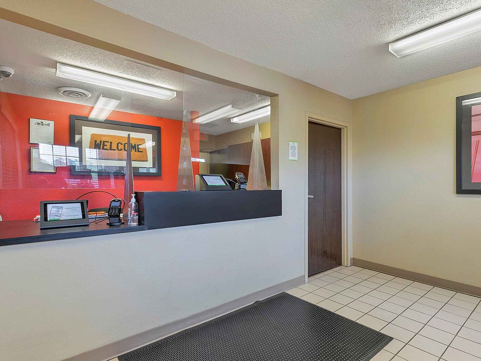 Lobby and Guest Check-in