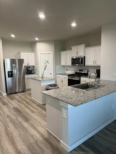 4 bed, 2.0 bath, 1998 sqft, $3,000 — Photo 4
