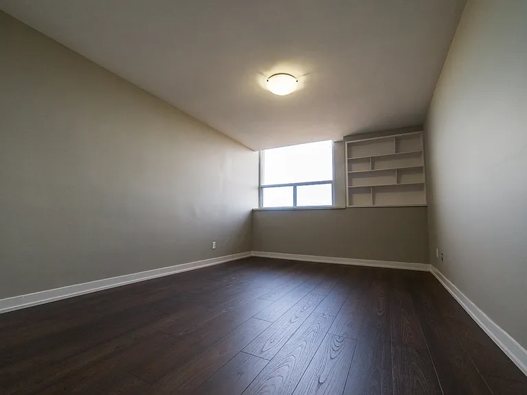 1407 Royal York Rd — Photo 13