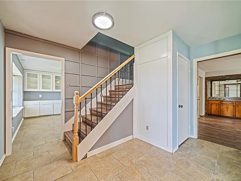2445 Cricket Hollow St — Photo 4