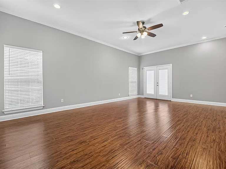 10310 Chevy Chase Dr — Photo 22