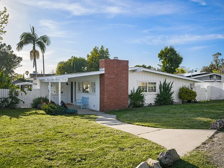 1922 Somerset Ave — Photo 1