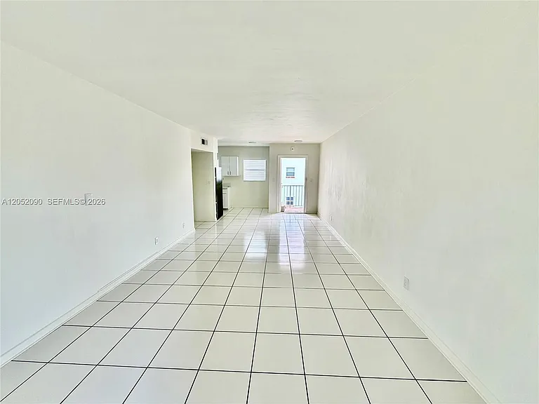2352 NE 9th St #B — Photo 6