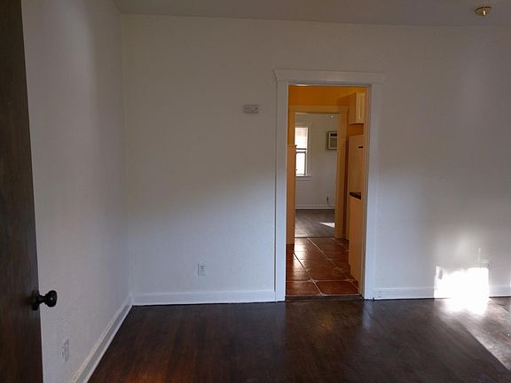 4th image of 11326 1/2 Morrison Street # First Floor
