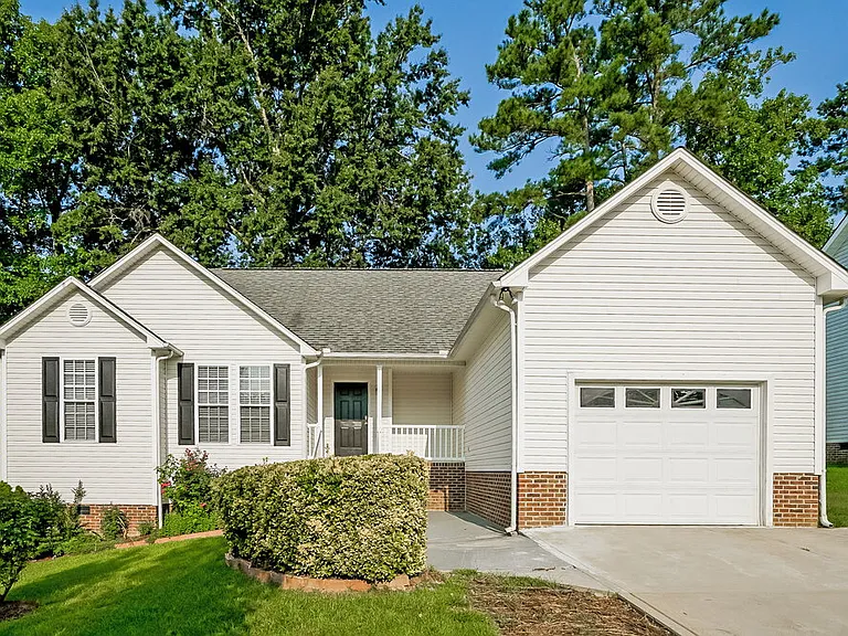 203 Zircon Ln — Photo 1