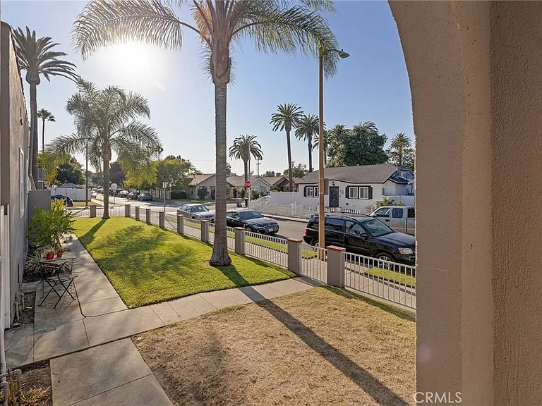 2216 Maricopa St — Photo 4