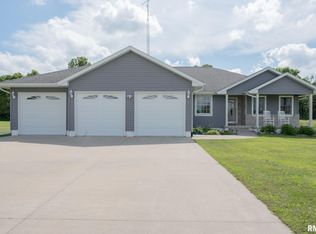 16573 Chestnut Ct, Fulton, IL 61252