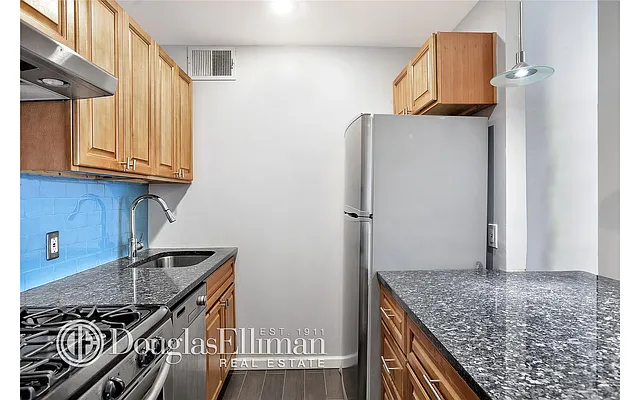 Sold by Douglas Elliman | media 14