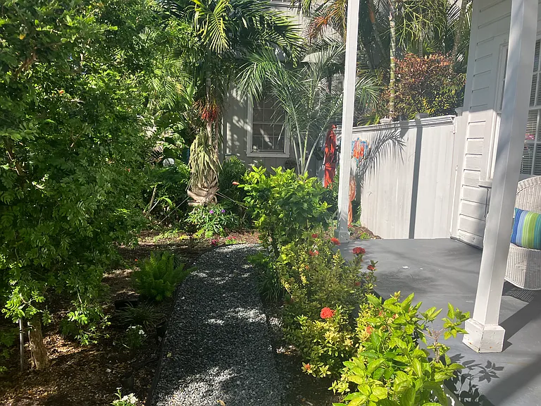 1025 Catherine St — Photo 33