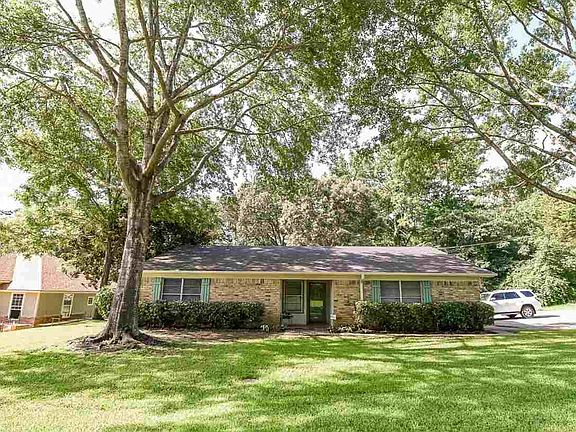 5th image of 213 Woodhaven Dr
