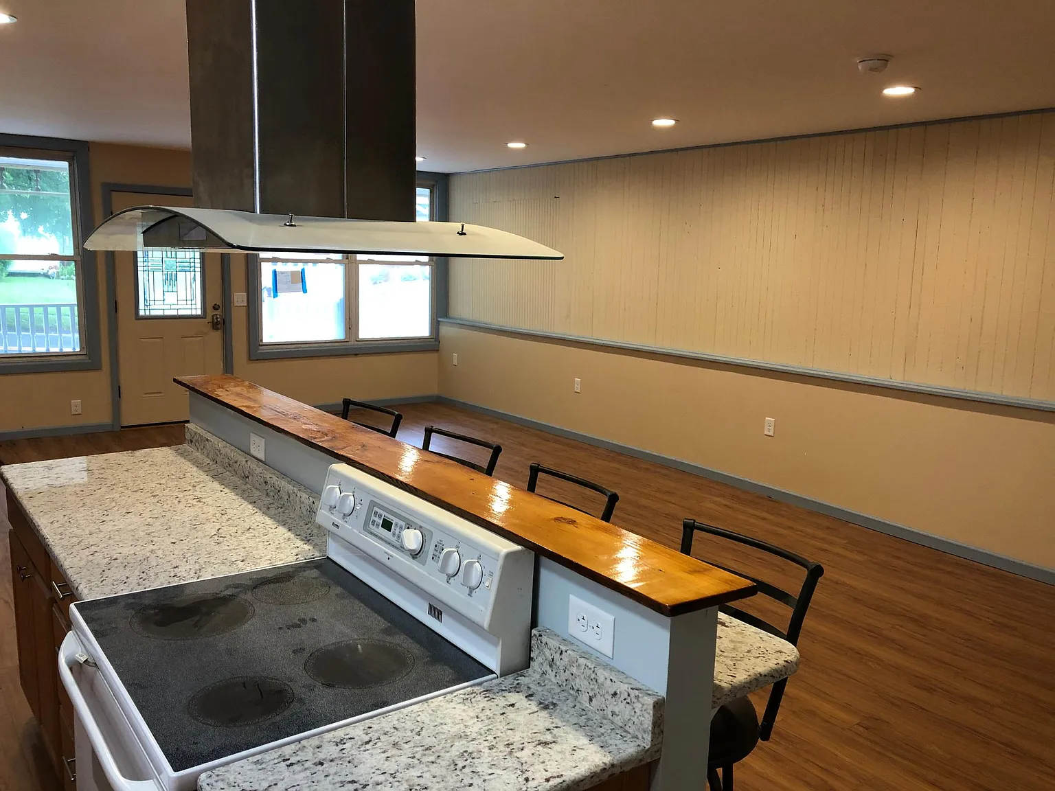 2 bed, 1200 sqft, $1,800 — Photo 4