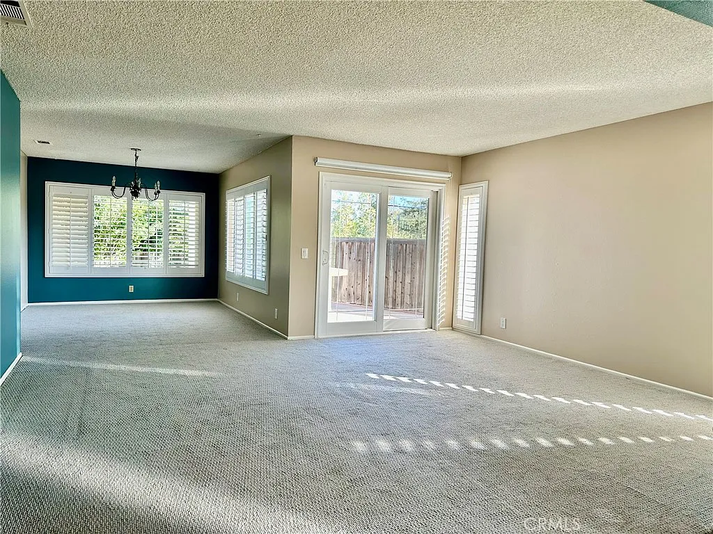 4 bed, 2389 sqft, $4,300 — Photo 4