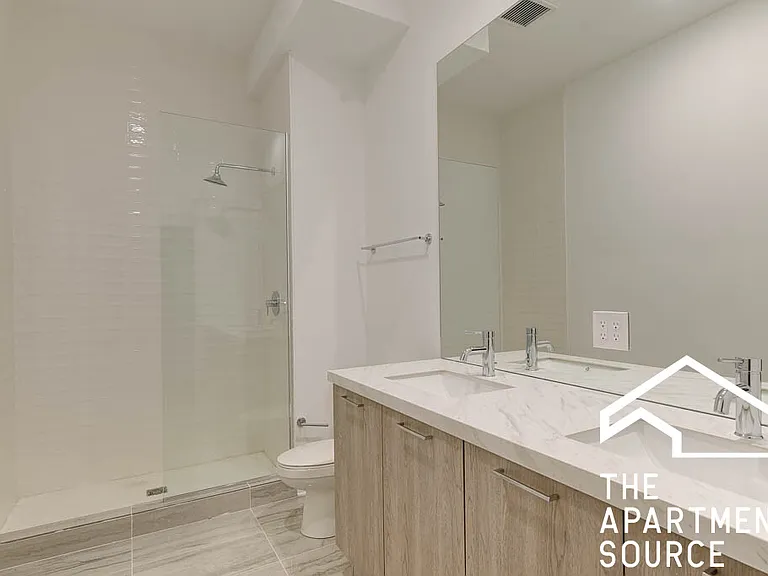 2450 S Wabash Ave #1 — Photo 5