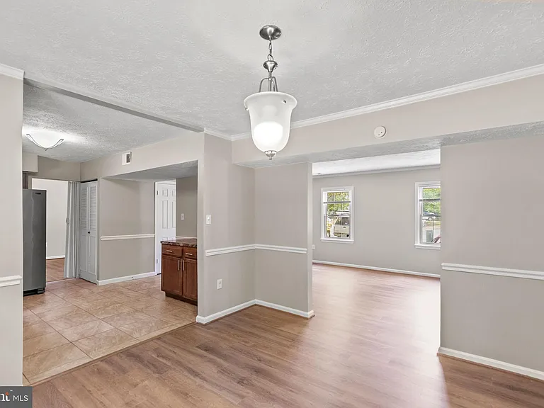 2324 Kent Ct — Photo 7