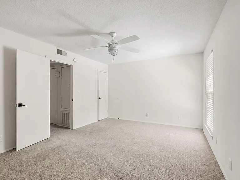 Palmetto Square — Photo 20