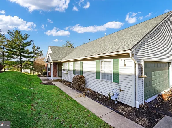 3258 Falcon Ln, Dover, PA 17315