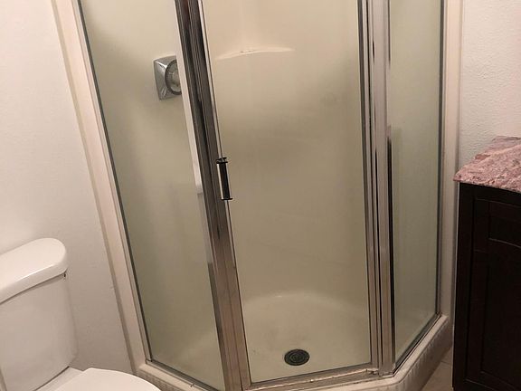 5th image of 119 E Portland Dr