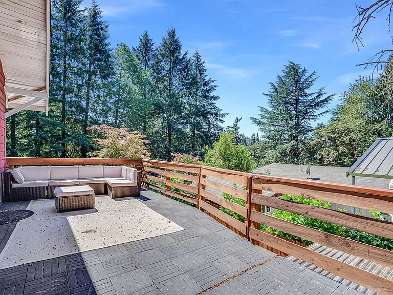 1212 SE Oak Grove Blvd — Photo 4