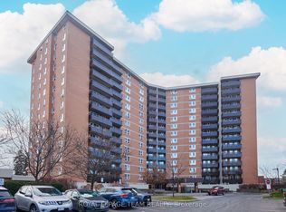 2000 Jasmine Cres #811, Ottawa, ON K1J 8K4