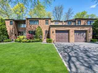 25 Windsor Gate Drive, North Hills, NY 11040