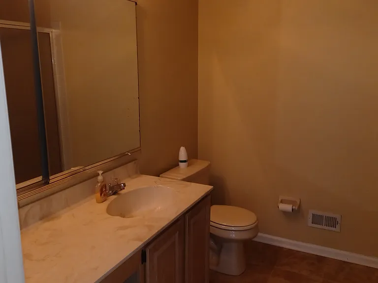 190 Victoria Ct — Photo 13