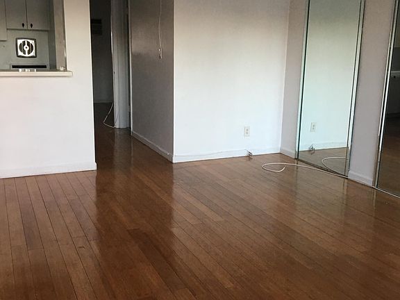 4th image of 160 Isle Of Venice Dr APT 11